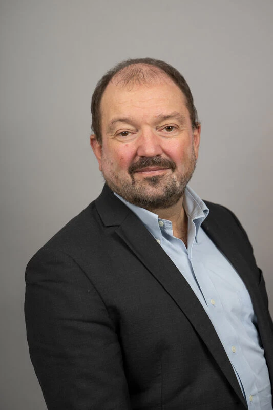 Olivier Lluansi, professeur du Cnam, titulaire de la chaire Industrie décarbonée et spécialiste des questions de réindustrialisation