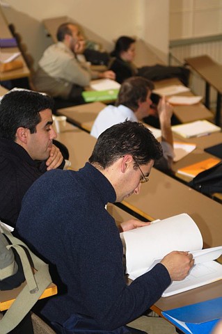 Auditeurs en cours d'Informatique avec le professeur Jacky Akoka