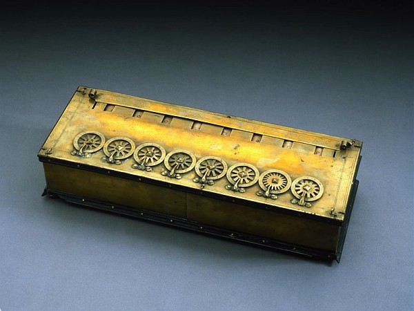 Pascaline: machine à calculer de Blaise Pascal (Musée des arts et métiers- Cam) Pascaline: machine à calculer de Blaise Pascal (Musée des arts et métiers- Cam)