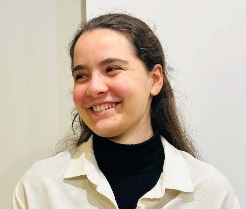 Portrait d’Eloane Guégan, diplômée du titre professionnel Responsable conception en installations frigorifiques et climatiques