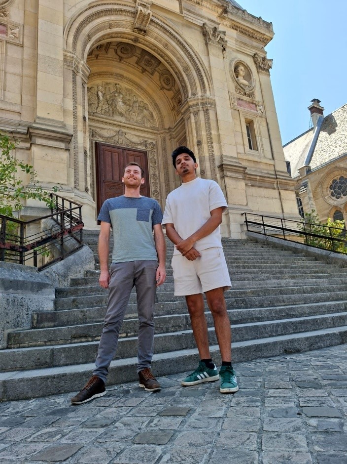 Théo Polidano et Ankur Banik, étudiants en mécatronique, parcours Ingénierie des process d’assistance aux véhicules 