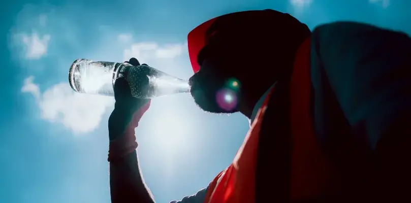 Des seuils de 28 °C, 30 °C et 34 °C sont reconnus pour prévenir la sécurité et la santé des travailleurs.