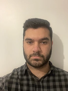 Portrait de Yunus Yilmaz, étudiant en Deust Informatique d'organisation et systèmes d'information (IOSI)